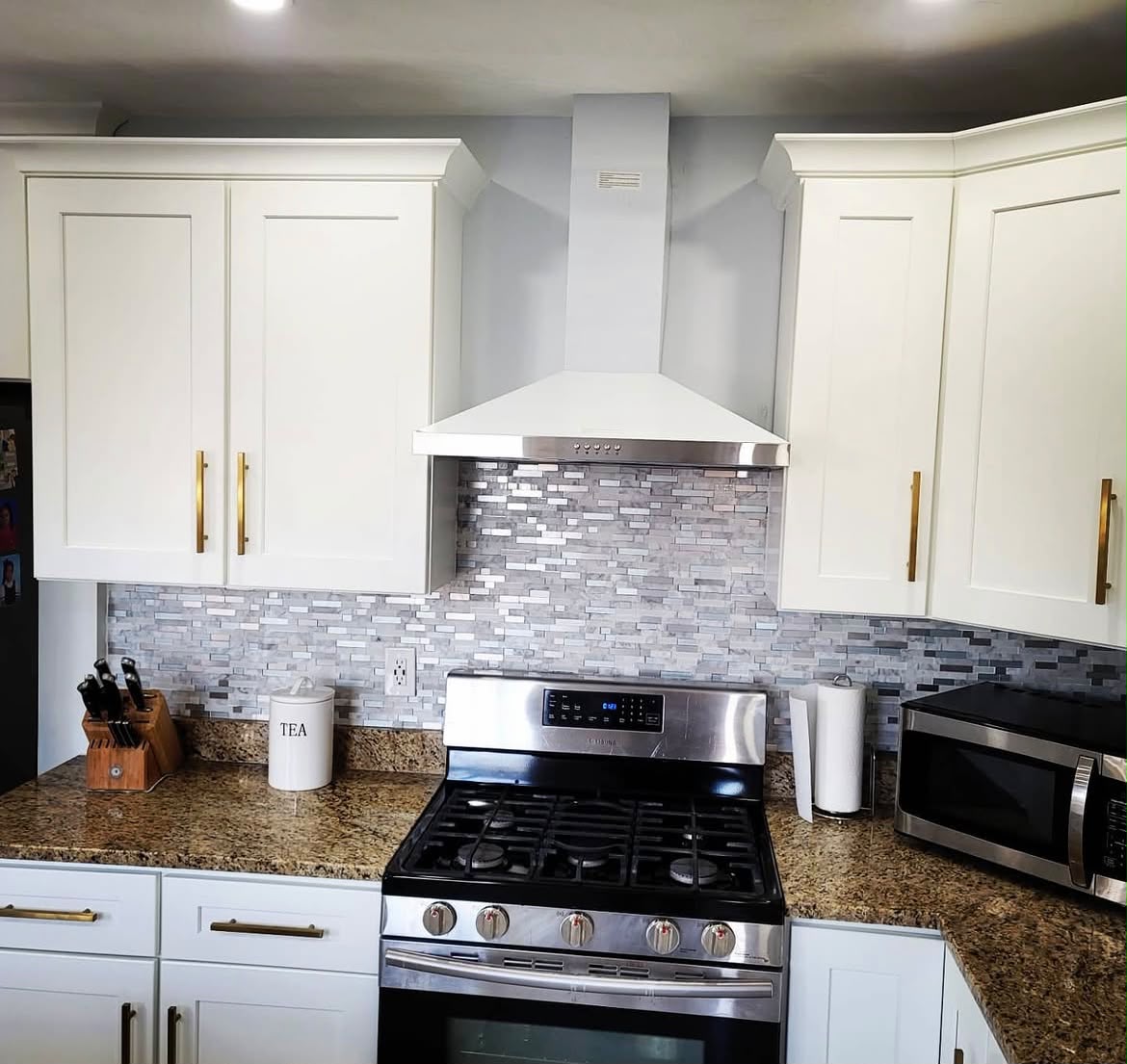 Kitchen range and tile backsplash